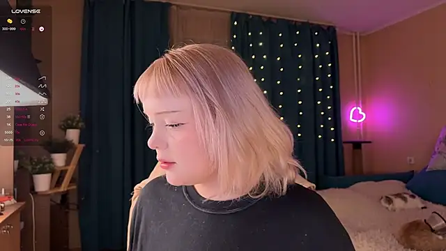 Snapshot of LisaLaas chatting on 09-12-25, 05:45 LisaLaas online show from 09-12-25, 05:45