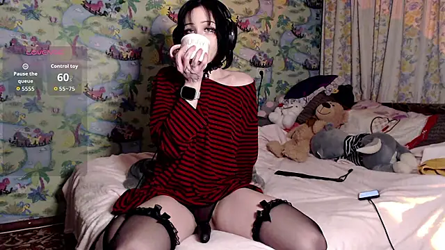 Snapshot of Kirishiki_Retta chatting on 01-10-26, 02:45 Kirishiki Retta online show from 01-10-26, 02:45