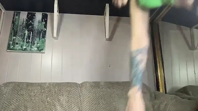 kittyazora online show from 12-21-25, 06:20