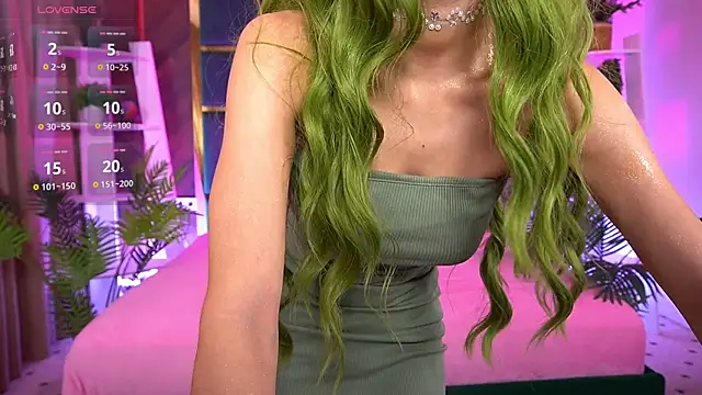 LittleeCutee online show from 10-31-25, 08:33