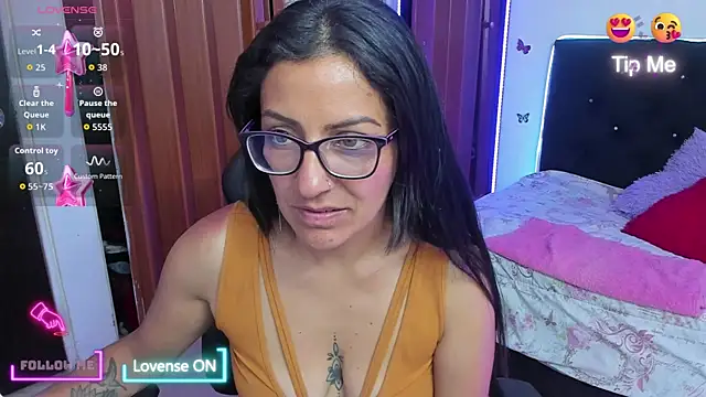 Snapshot of alma_blue chatting on 09-26-25, 08:49 alma blue online show from 09-26-25, 08:49