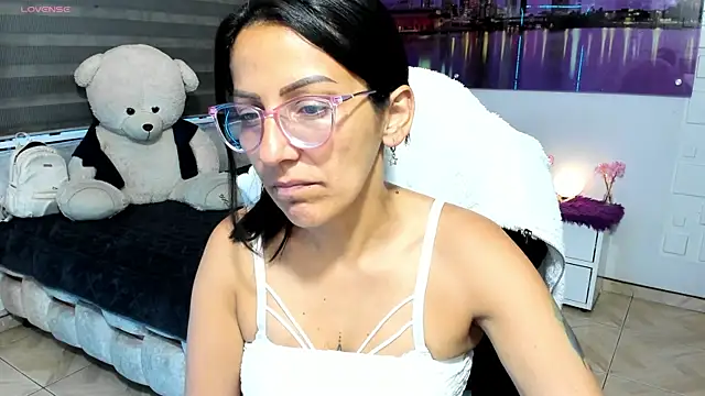Snapshot of alma_blue chatting on 06-10-26, 11:06 alma blue online show from 06-10-26, 11:06