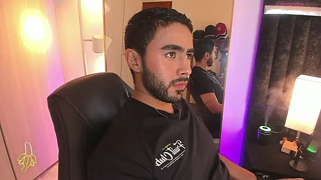 ItsMeEros online show from 12-14-25, 10:15