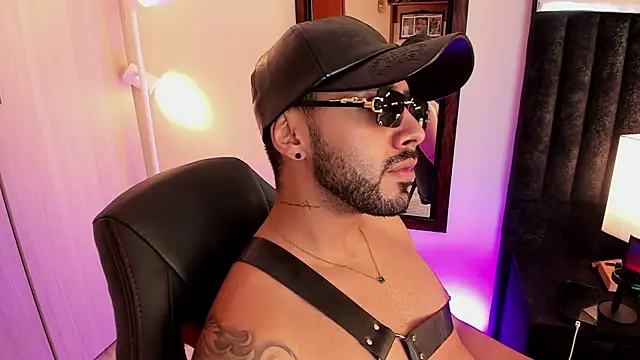 ItsMeEros online show from 11-18-25, 08:01