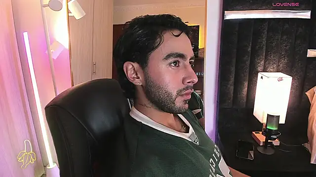 Snapshot of ItsMeEros chatting on 06-20-26, 11:32 ItsMeEros online show from 06-20-26, 11:32