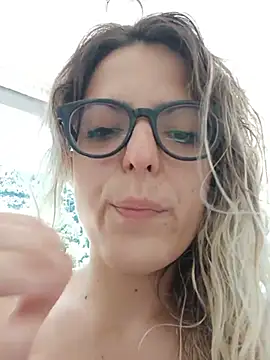 dolcehelena993 online show from 07-05-26, 10:44