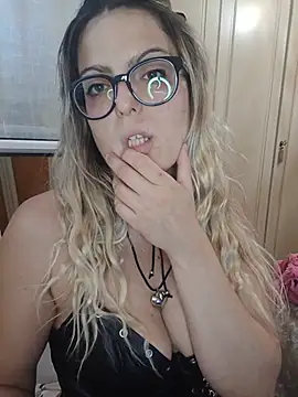 dolcehelena993 online show from 05-23-26, 01:10