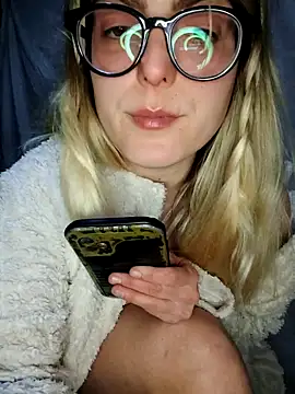 dolcehelena993 online show from 02-18-26, 04:36