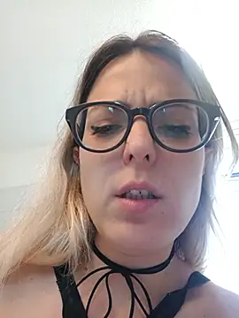 dolcehelena993 online show from 06-02-26, 01:55