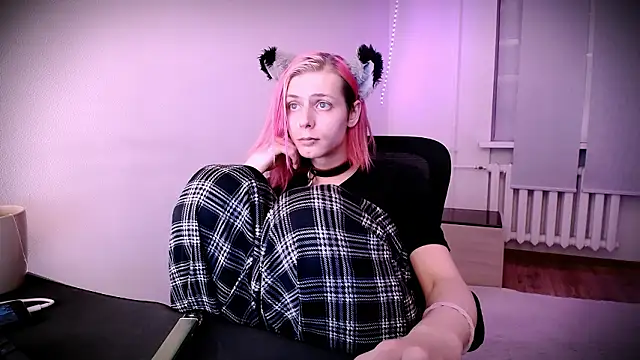 Snapshot of Littlepinkcat chatting on 02-06-26, 01:01 Littlepinkcat online show from 02-06-26, 01:01