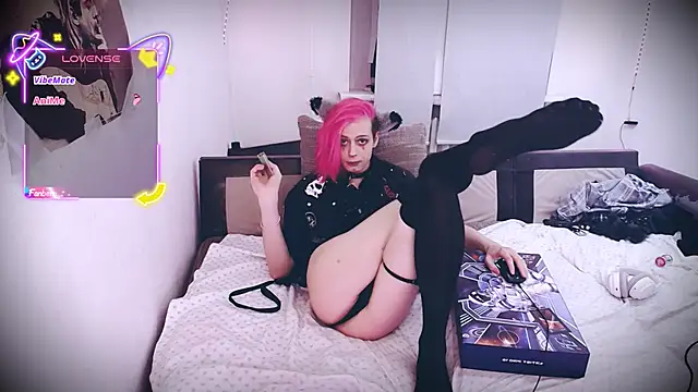 Littlepinkcat online show from 12-21-25, 10:10