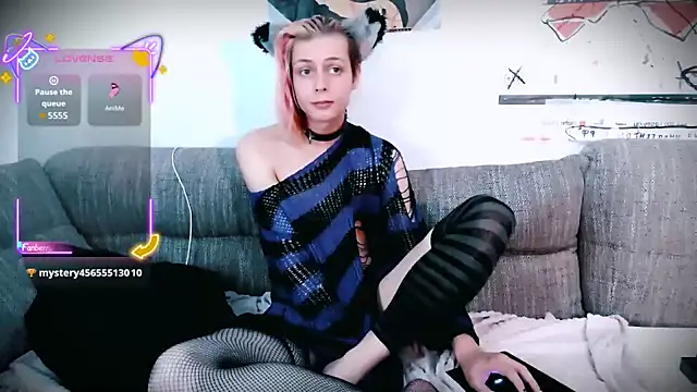 Littlepinkcat online show from 10-16-25, 06:21