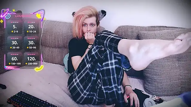 Littlepinkcat online show from 10-30-25, 11:34