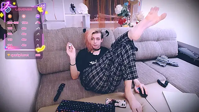 Littlepinkcat online show from 11-29-25, 08:25