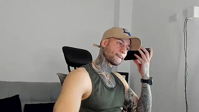 Snapshot of _jamesleandros1 chatting on 07-19-26, 08:05 jamesleandros1 online show from 07-19-26, 08:05