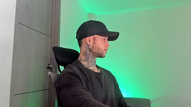  jamesleandros1 online show from 06-06-26, 06:35