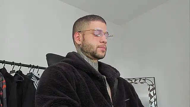  jamesleandros1 online show from 10-08-25, 07:36