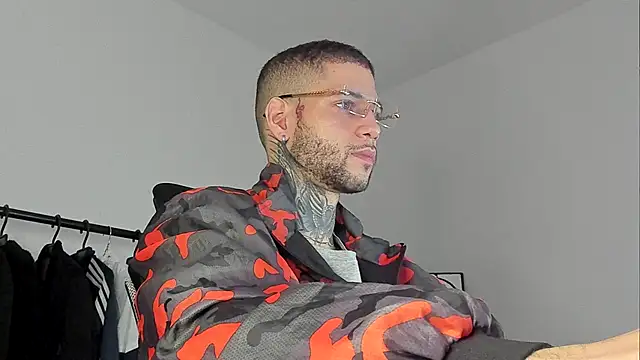  jamesleandros1 online show from 11-11-25, 11:16