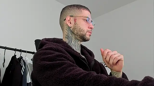  jamesleandros1 online show from 11-12-25, 12:31