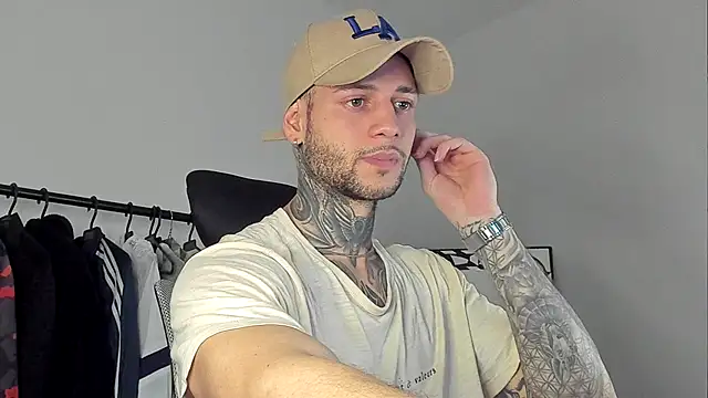  jamesleandros1 online show from 10-23-25, 12:42