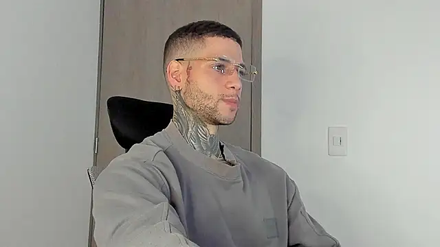  jamesleandros1 online show from 01-15-26, 12:08