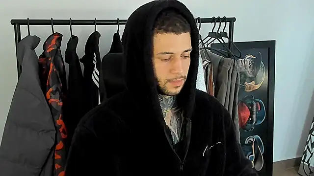  jamesleandros1 online show from 12-03-25, 02:49