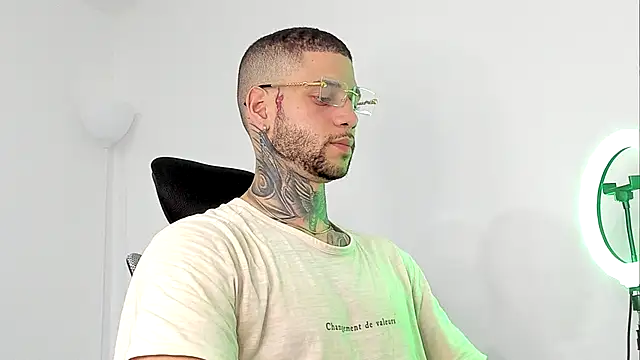  jamesleandros1 online show from 10-01-25, 08:57