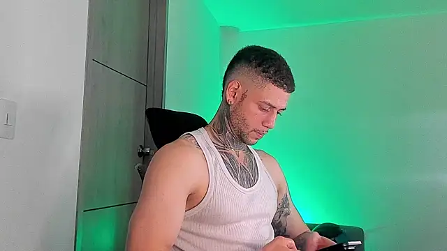  jamesleandros1 online show from 05-28-26, 01:46