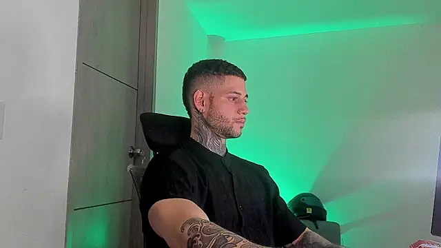  jamesleandros1 online show from 06-01-26, 03:51