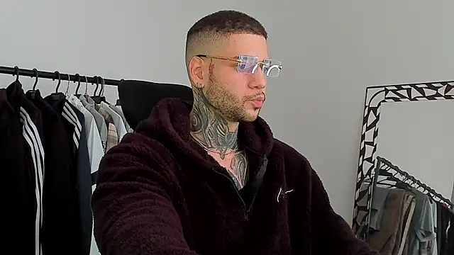  jamesleandros1 online show from 11-23-25, 02:27