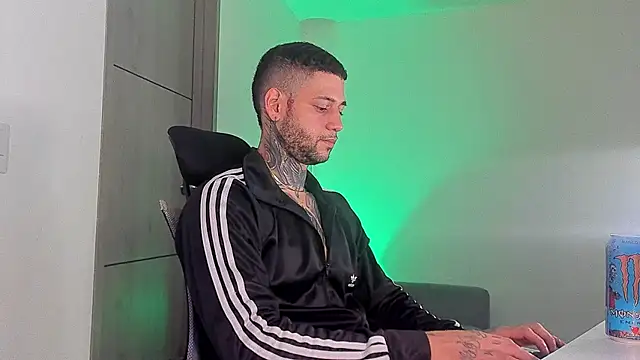  jamesleandros1 online show from 05-10-26, 03:14