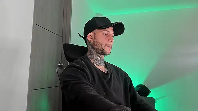  jamesleandros1 online show from 05-24-26, 01:38