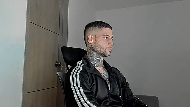  jamesleandros1 online show from 06-10-26, 01:18
