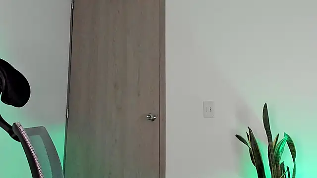  jamesleandros1 online show from 02-13-26, 03:17