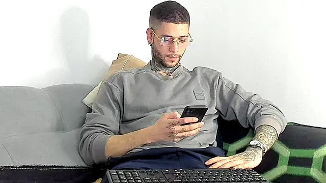  jamesleandros1 online show from 11-29-25, 07:58