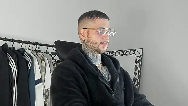  jamesleandros1 online show from 11-25-25, 03:18