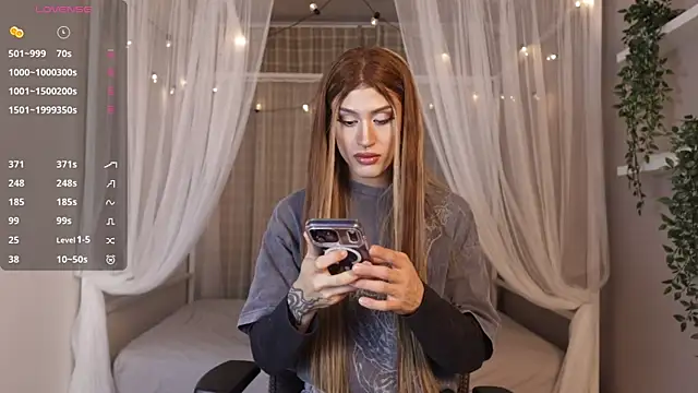 Snapshot of julesbennet chatting on 05-13-26, 03:57 julesbennet online show from 05-13-26, 03:57