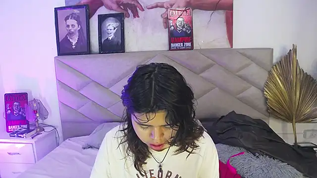 Snapshot of SabinaMerchetti chatting on 10-20-25, 03:41 SabinaMerchetti online show from 10-20-25, 03:41