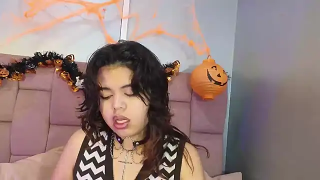 Snapshot of SabinaMerchetti chatting on 10-22-25, 02:44 SabinaMerchetti online show from 10-22-25, 02:44