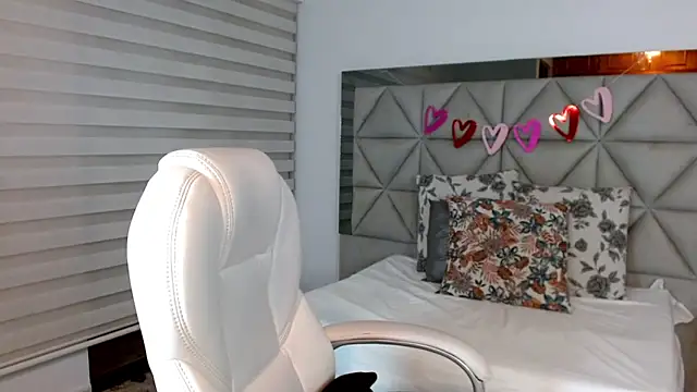 Snapshot of nana_levy chatting on 02-15-25, 03:42 nana levy online show from 02-15-25, 03:42