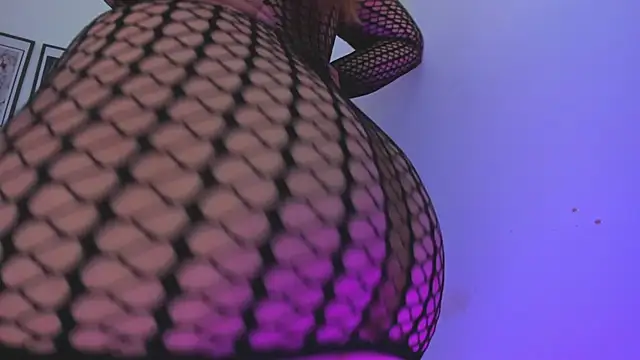 Snapshot of sofihill01 chatting on 09-26-25, 05:42 sofihill01 online show from 09-26-25, 05:42