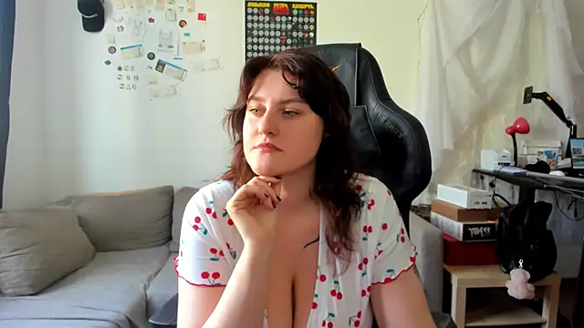 KiraKoval online show from 05-07-26, 01:36