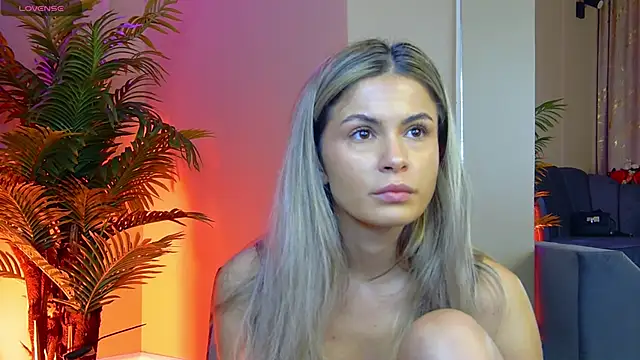 Avril Cyrus online show from 11-24-25, 08:14