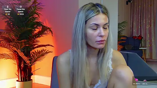 Avril Cyrus online show from 11-13-25, 07:56