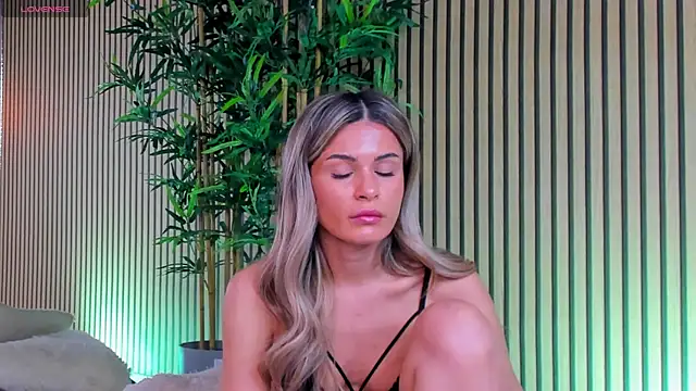 Avril Cyrus online show from 03-18-25, 11:22