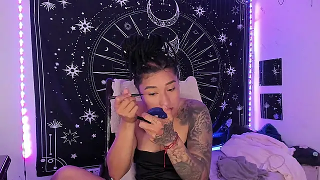 Eva Lee  online show from 11-25-25, 07:19