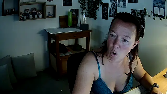 Snapshot of AnyaKrey@xh chatting on 10-19-25, 11:57 AnyaKreyxh online show from 10-19-25, 11:57