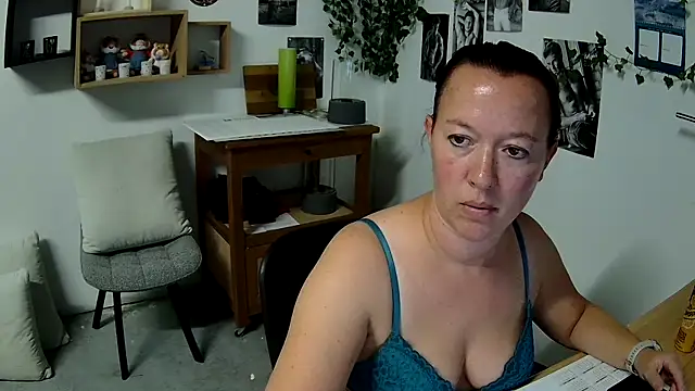 Snapshot of AnyaKrey@xh chatting on 10-26-25, 12:27 AnyaKreyxh online show from 10-26-25, 12:27