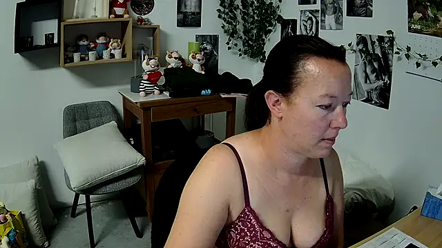 Snapshot of AnyaKrey@xh chatting on 06-15-26, 11:21 AnyaKreyxh online show from 06-15-26, 11:21