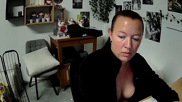 Snapshot of AnyaKrey@xh chatting on 05-18-26, 11:48 AnyaKreyxh online show from 05-18-26, 11:48